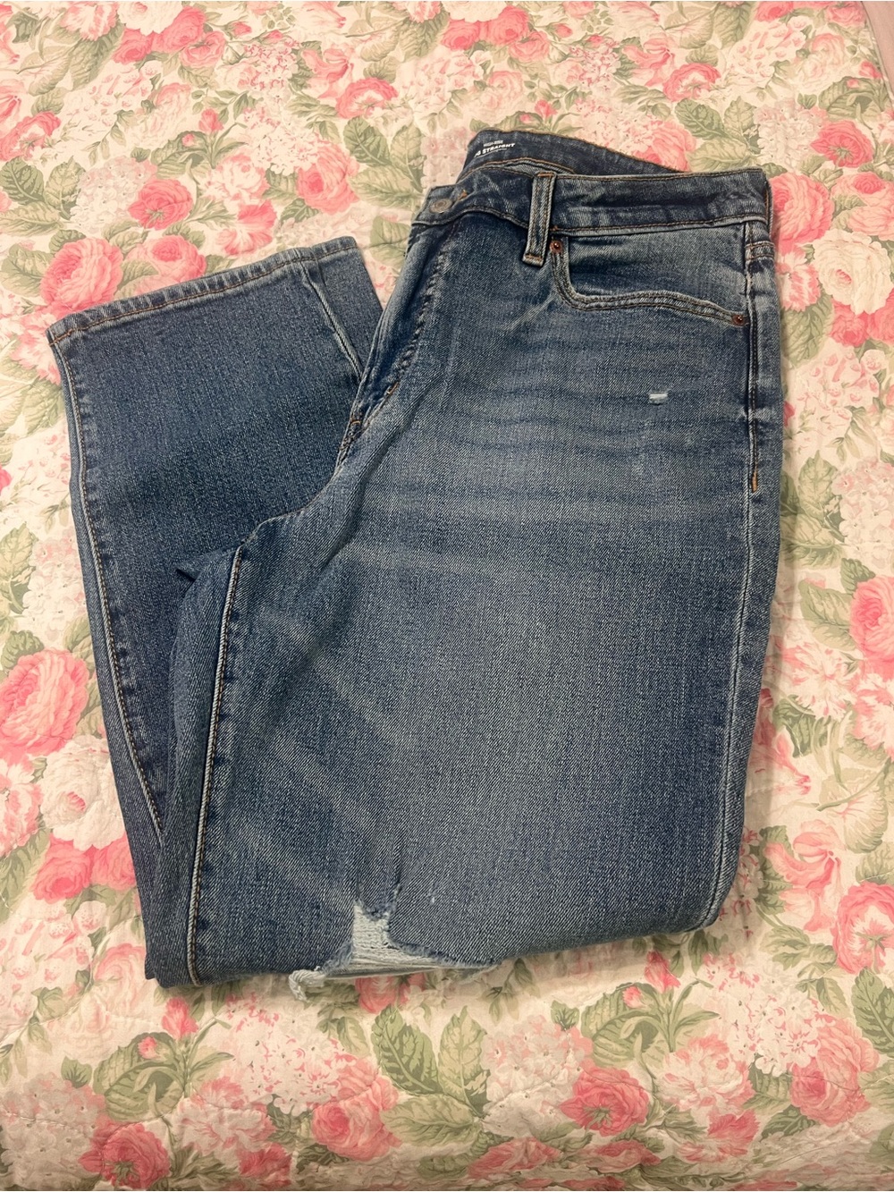 Old Navy Women's Straight-Leg Jeans in Medium Blue Wash